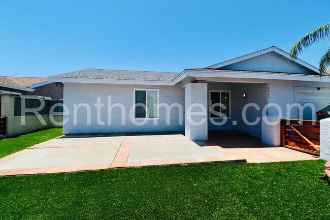 Building Photo - 10944 Salinas Way