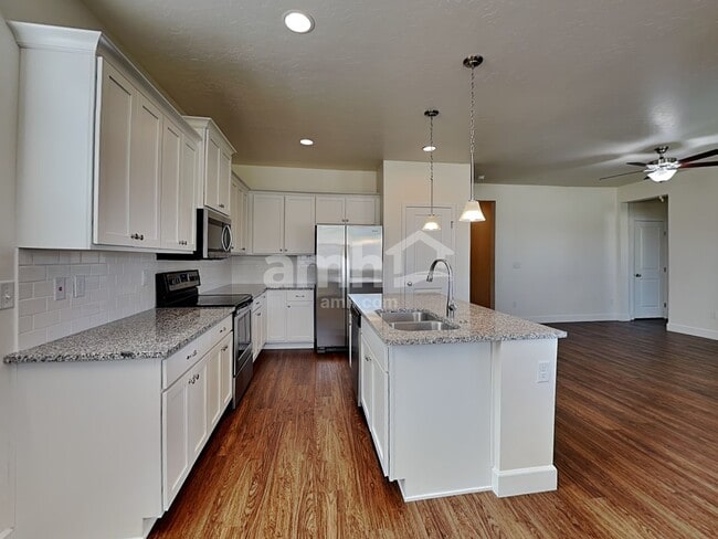 Foto del edificio - 3492 S Bartlett Ave