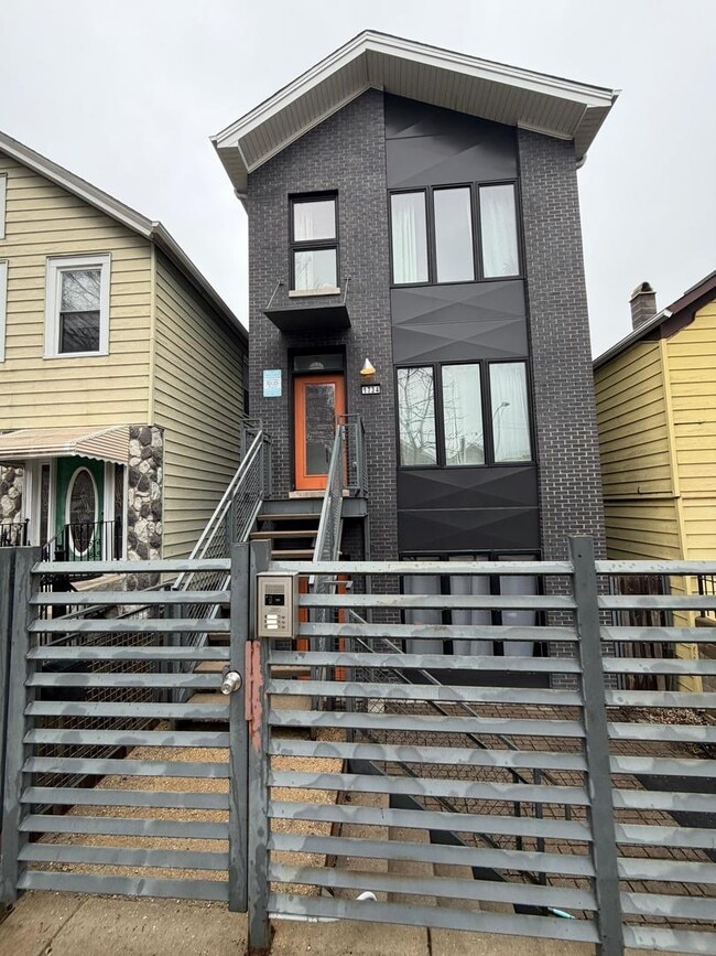 Building Photo - 1734 W Cullerton St