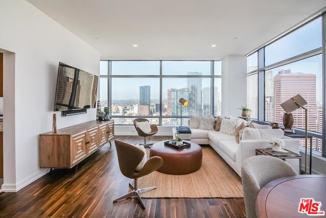 Building Photo - 900 W Olympic Blvd