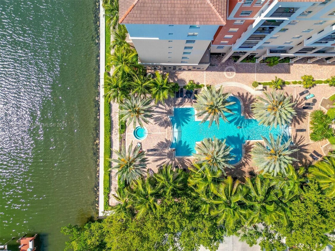 Foto principal - 17150 N Bay Rd