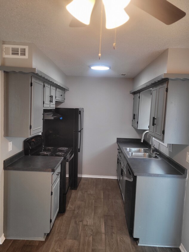 Foto principal - Pine Creek Apartments