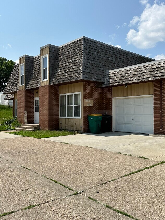 2 bedroom side by side duplex - 2201 Kennedy Ave