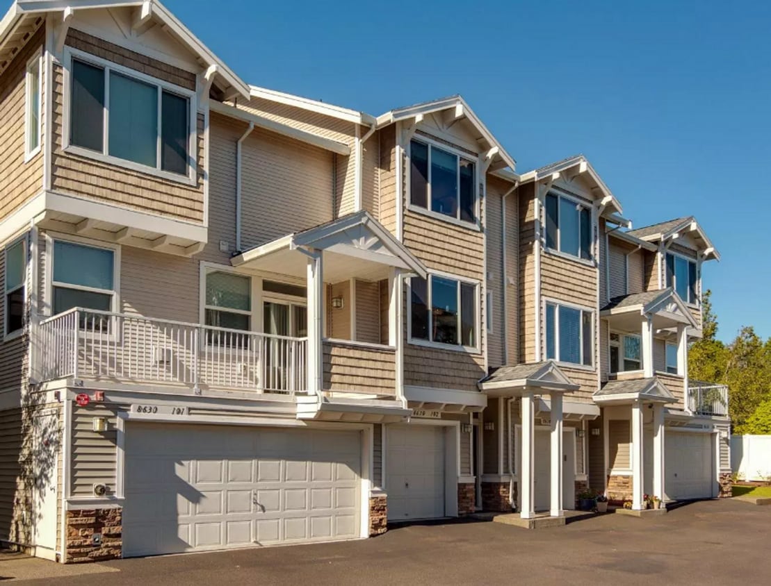 Primary Photo - Gorgeous Murrayhill Town Home in a communi...