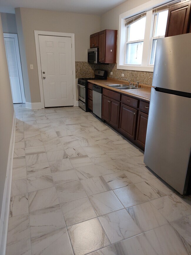 Kitchen - 7730 S Essex Ave