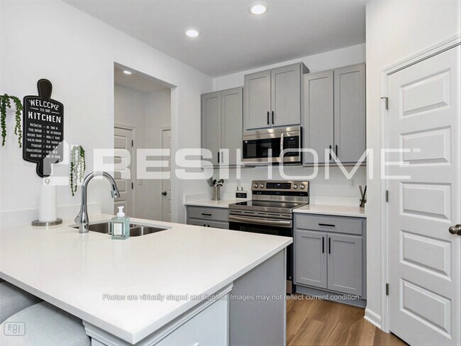 Building Photo - 109 McGurn St