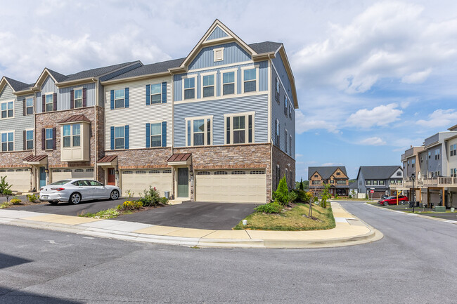 Building Photo - 6128 Goshawk St