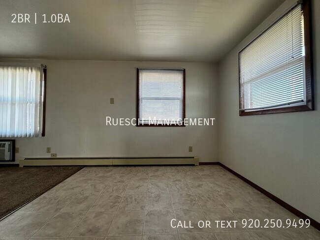 Building Photo - Spacious 2 Bedroom 1 Bath Lower Apartment ...