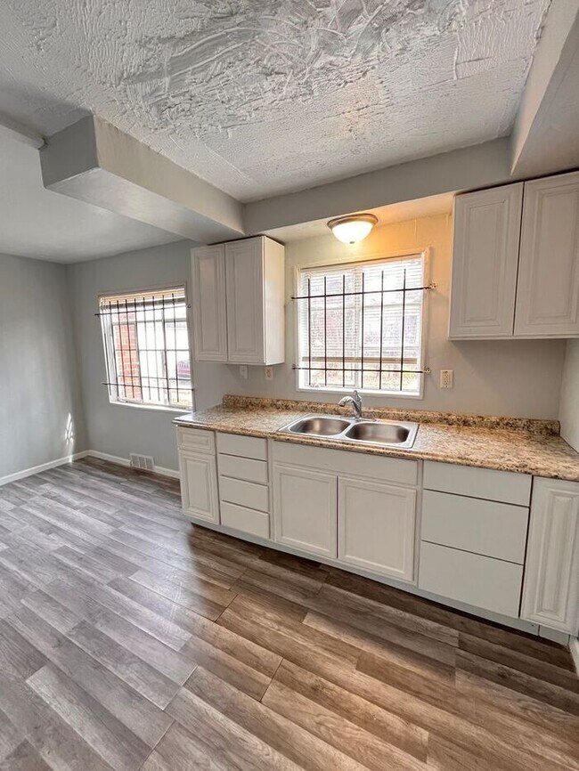 Foto del edificio - Charming 2-Bedroom Duplex Home / Pet-Frien...