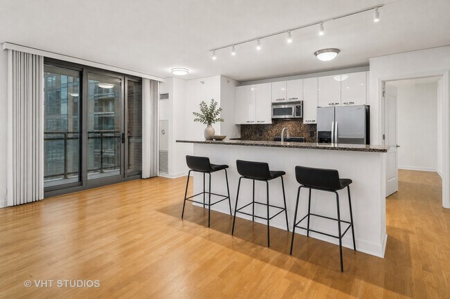 Foto del edificio - 450 E Waterside Dr