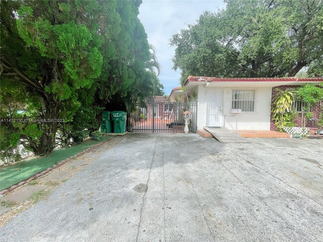 Foto del edificio - 1554 NW 24th Ct