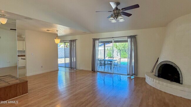 Foto del edificio - 4844 E Sunrise Dr