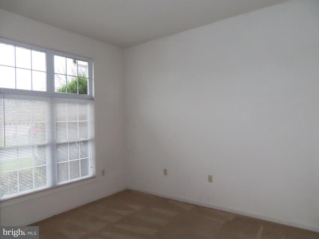 Building Photo - 955 Geyer Dr