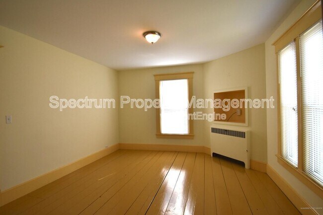 Foto del edificio - 282 N Main St