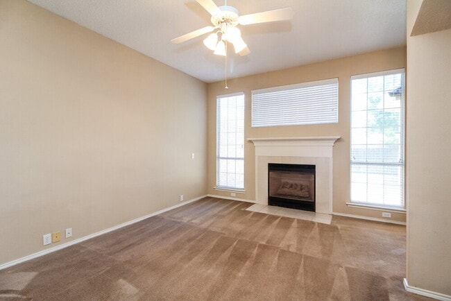 Building Photo - 10705 Camelot Dr