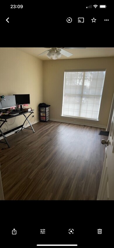 Foto principal - 3314 Douglas Ave
