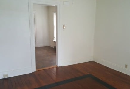 Living area - 718 W Ionia St