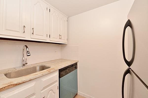 Building Photo - 180 Bleecker Street