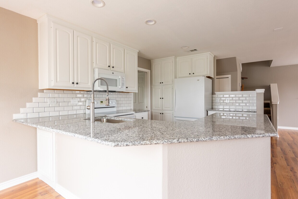 Kitchen - 1114 E 7th St