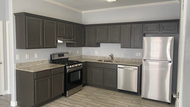 Building Photo - 12113 Hunter Hill Way