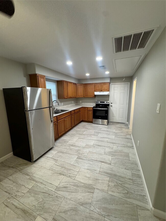 Building Photo - 2410 Jackson