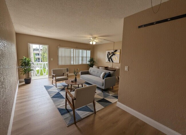 Foto del edificio - 1451 NE 170th St