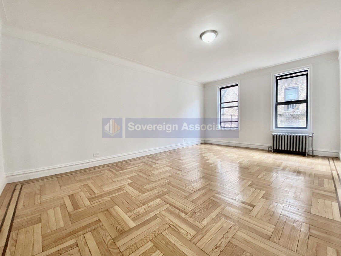 Foto principal - 2928 Jerome Ave