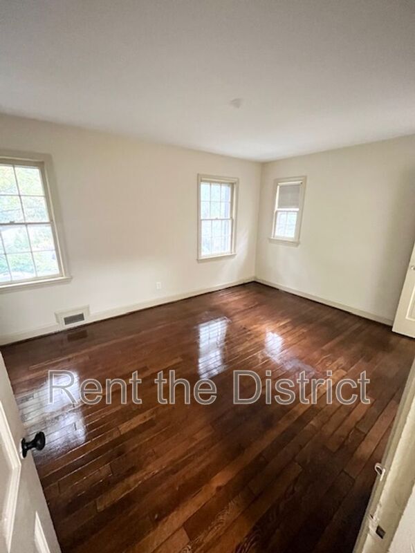 Foto del edificio - 5025 V St NW