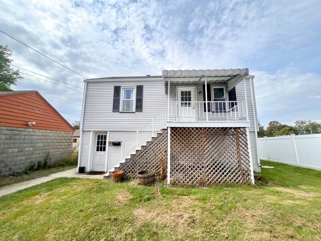 Beaver Falls 2 bedroom 1 Bath Home House Rental in Beaver Falls, PA