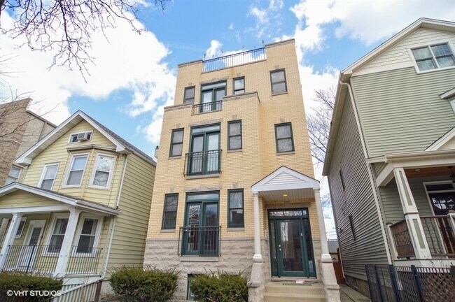 Foto del edificio - 3117 N Damen Ave