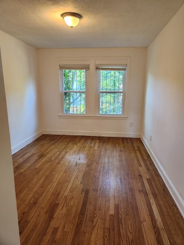Foto del edificio - 331 Parkland Pl SE
