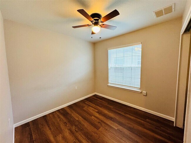 Foto del edificio - 8420 Twiggy Ln