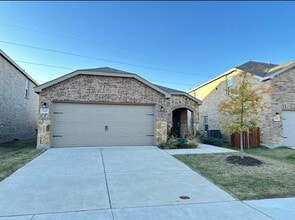 Building Photo - 333 Grenada Lk Dr