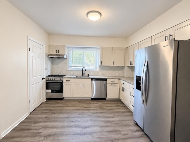 Building Photo - 877 Jaques Ave