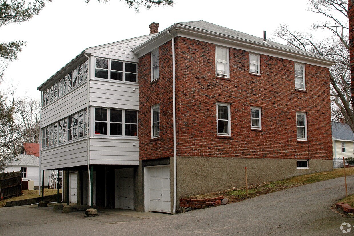 Building Photo - 15 Merrill Ave
