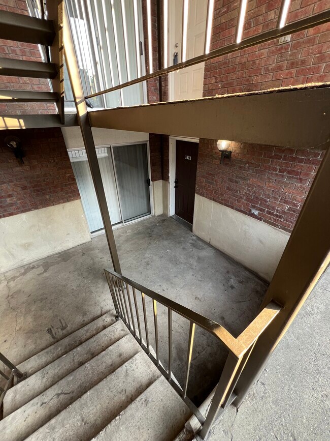 Building Photo - 1673 Hickory Ln