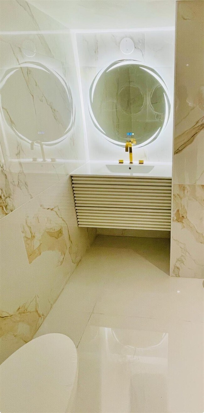 Foto del edificio - 3125 Oakland Shores Dr