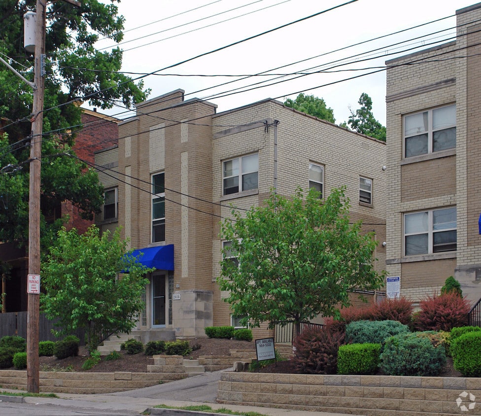 Primary Photo - 2920-2928 Burnet Avenue