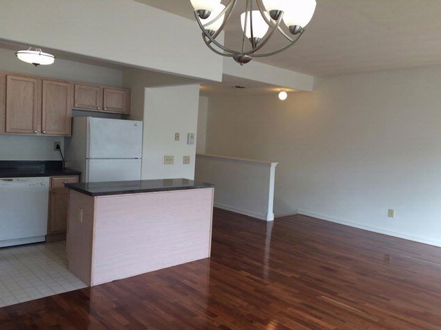 Foto principal - 208 Beach 79Th St