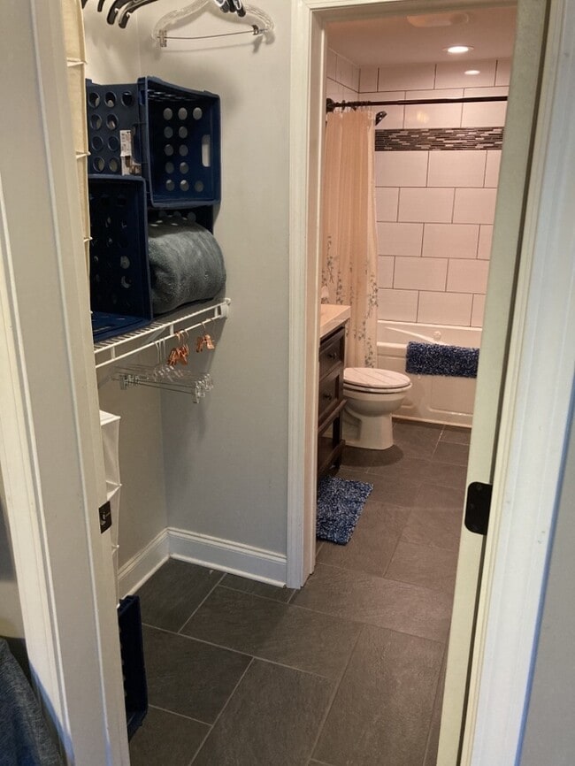 Building Photo - Unique Fully Furnished Apartment Space