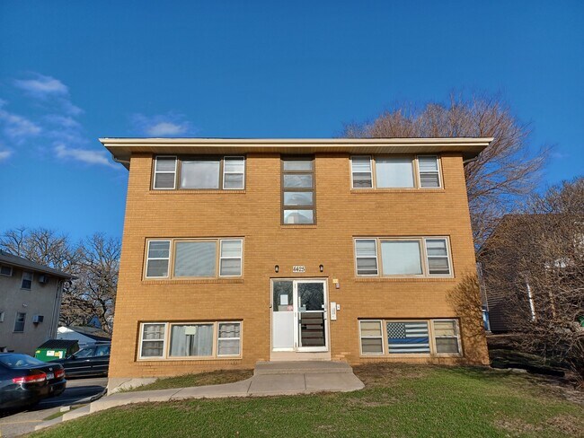 Building Photo - 4425 University Ave NE
