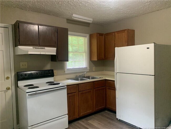Building Photo - 814 Varsity Dr