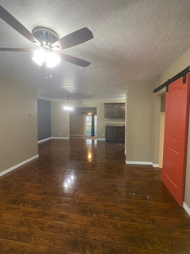 Foto del edificio - 305 Maple St