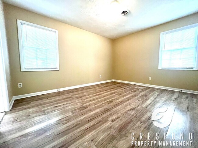 Building Photo - 3 Bedroom Ready For YOUR Move In TODAY!