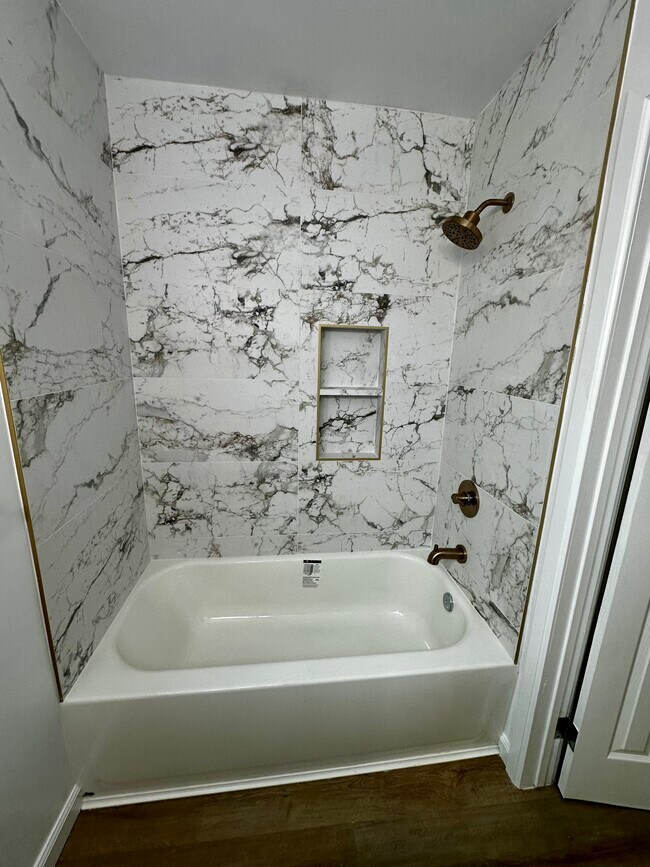 Foto del edificio - 2132 W 104th St