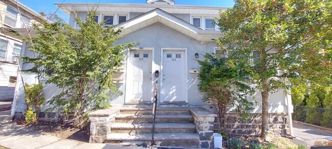 Building Photo - 325 Whiteman St
