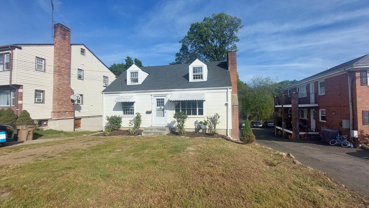 Cape Style Single Family 2 Bedroom/ 1 Bath... - Cape Style Single Family 2 Bedroom/ 1 Bath...