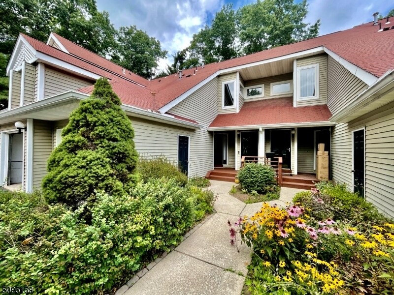 16 Davenport's Mill Ct, Oak Ridge, NJ 07438 Townhome Rentals in Oak