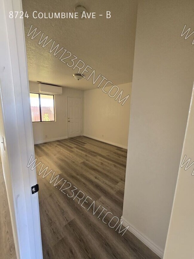 Foto del edificio - 8724 Columbine Ave