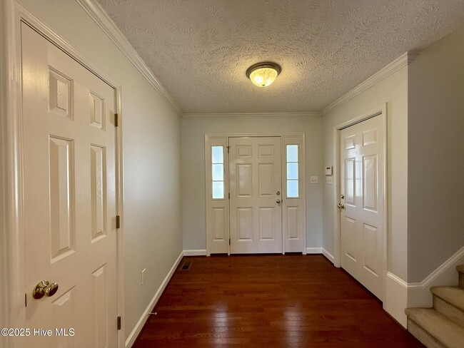 Building Photo - 135 Newington Way